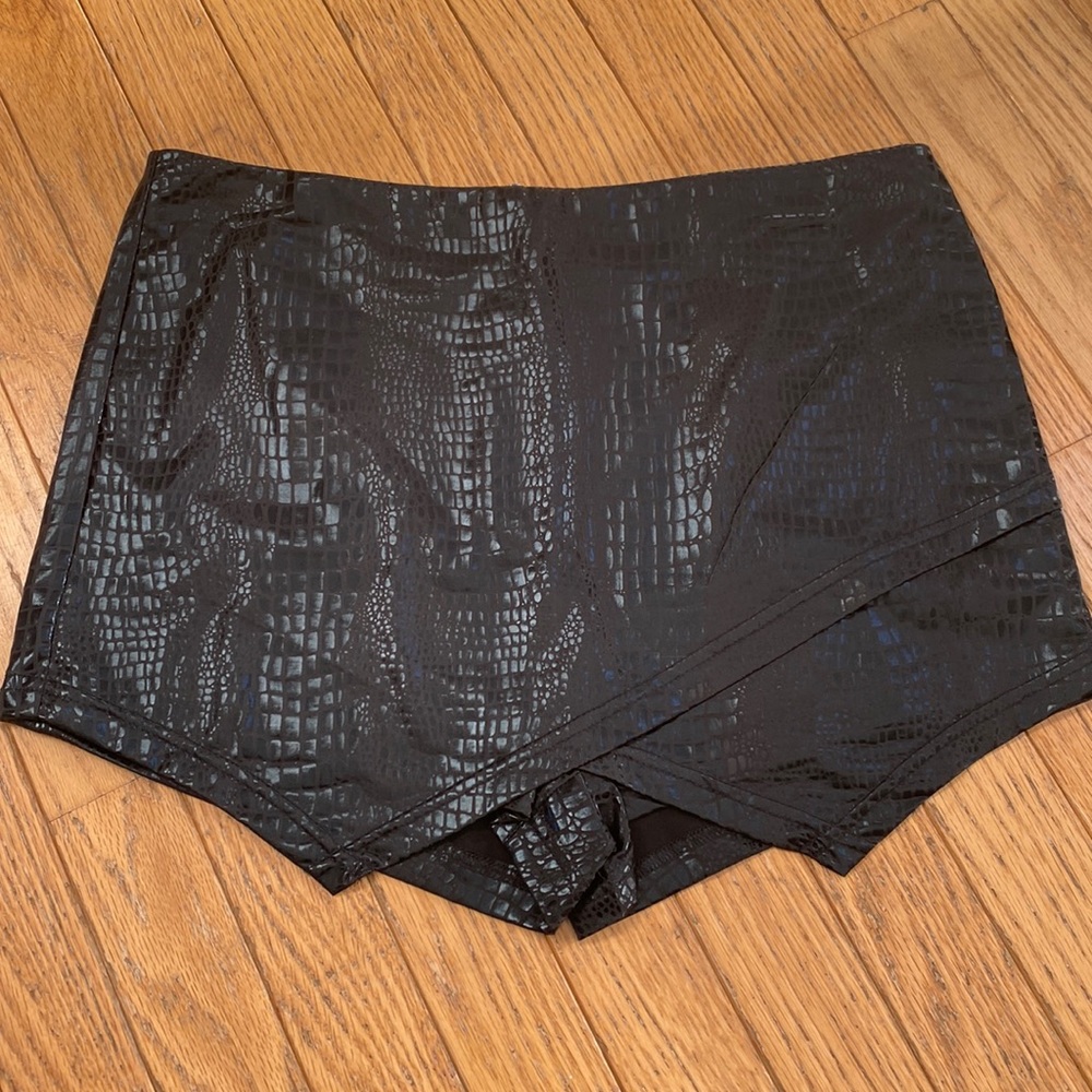 Shein snake print black skort
